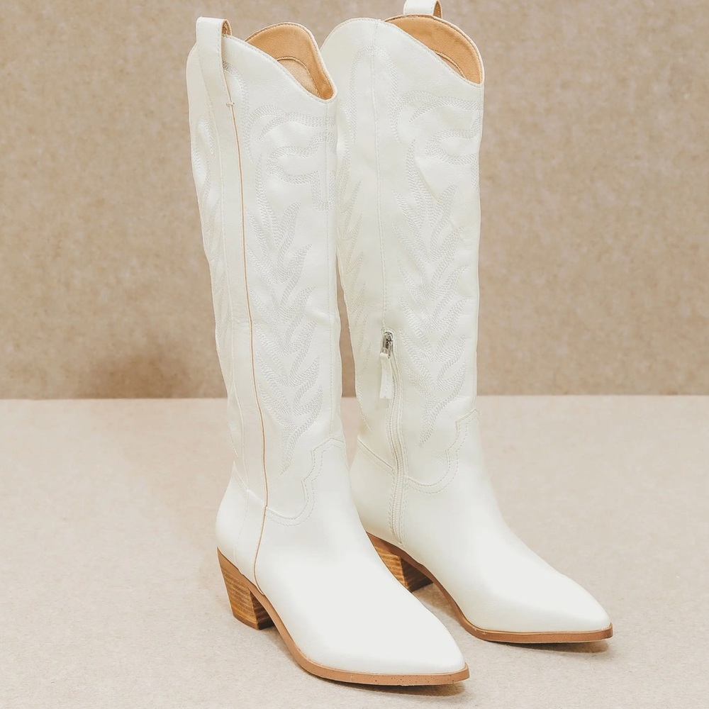 1 Left! MIIM Luxurious White on White Festival Heeled Cowboy Boot 8.5 - Picture 2 of 6